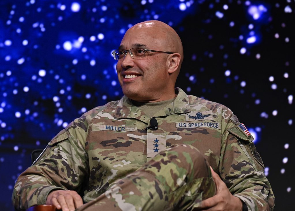 Το Πεντάγωνο ανακοινώνει αλλαγές στην ηγεσία της Διαστημικής Δύναμης των ΗΠΑ