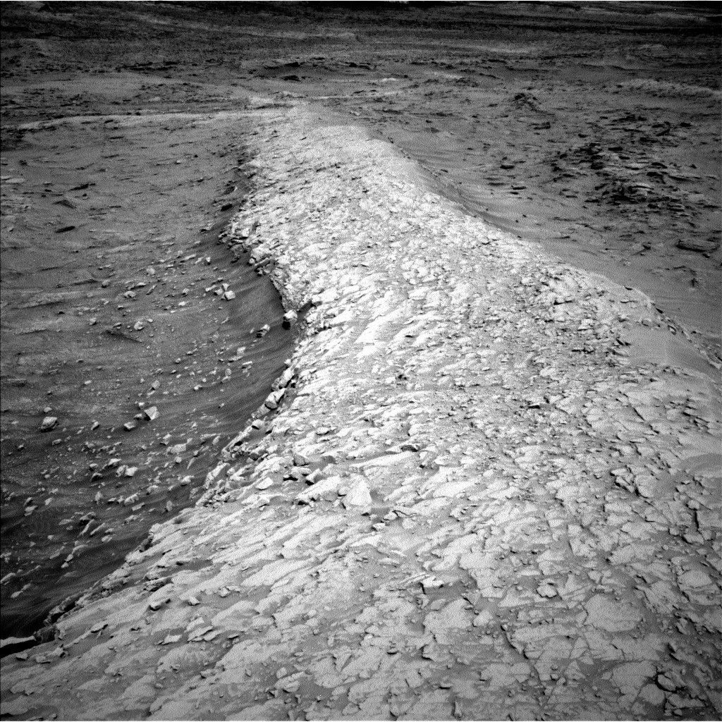 Curiosity Blog, Sols 4668-4674: Winding Our Way Along