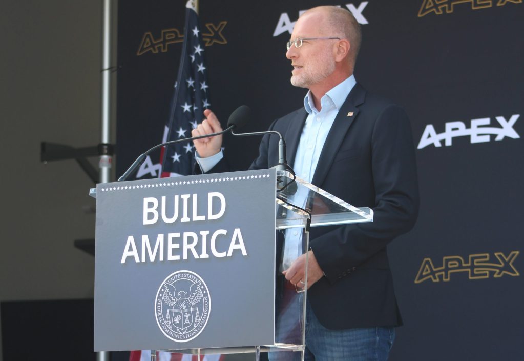 Η FCC εγκαινιάζει τον “Μήνα του Διαστήματος” για να επισπεύσει τις μεταρρυθμίσεις για τη χορήγηση δορυφορικών αδειών και το φάσμα